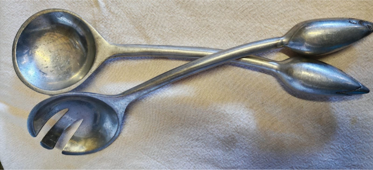 Salad servers